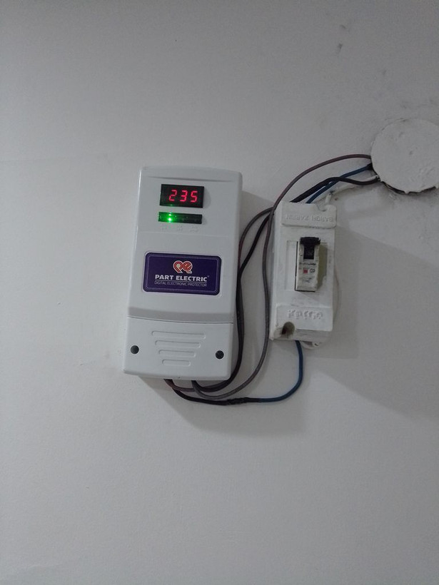محافظ ولتاژ ورودی 30آمپر پارت الکتریک کد 5137
