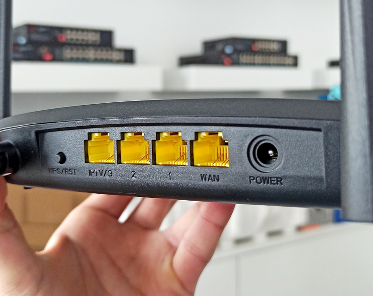 روتر بی سیم دو باند برند هایک ویژن مدل DS-3WR12C